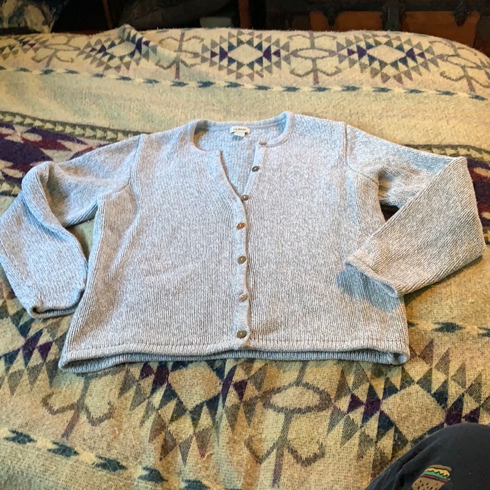 Ll bean small women’s sweater. Buttons